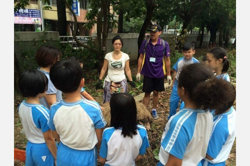 實作熱堆肥處理校園落葉及廚餘